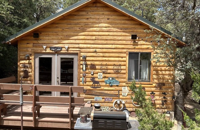 “Cassie’s Cabin”Cozy cabin in Crown King
