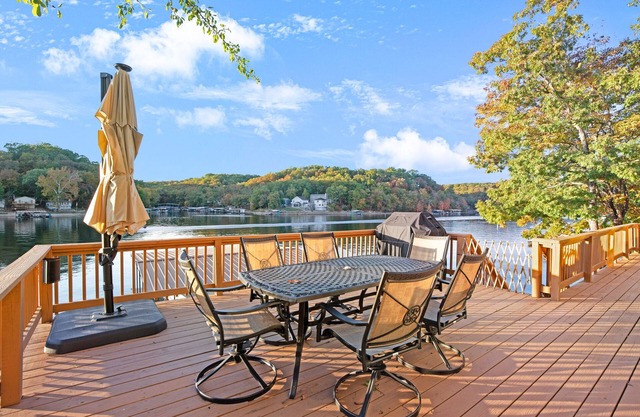 Castaway Bay! Private Lake House with a Dock!