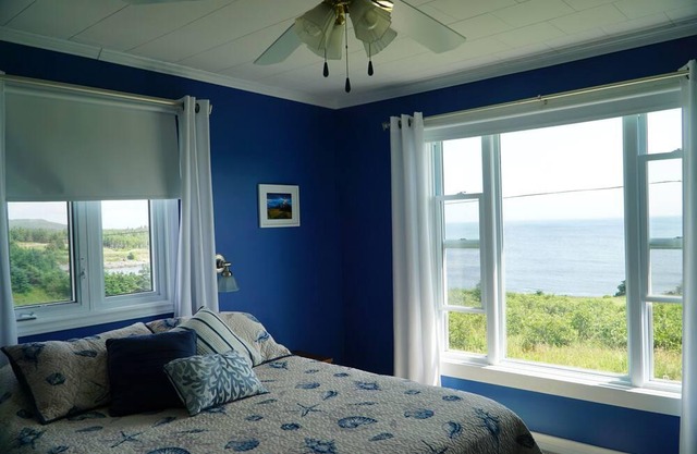 Castaway Cottage - Private Oceanfront Cottage on Irish Loop / ECT Cappahayden