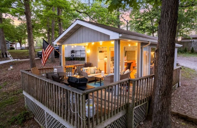 Castaway- Hot Tub, Kayak, Boat Slip, Pet Friendly