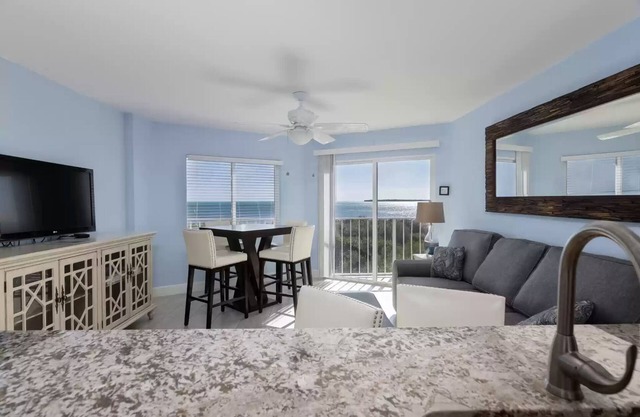 Castaway Key, Double balcony ocean views in prime building 4