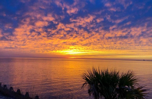 Castaway's Sunset View Beach House - High Speed Internet