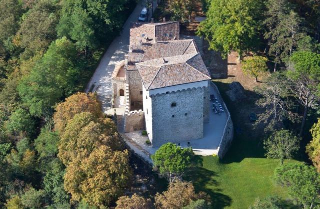 Castello degli Arcieri im grünen Herzen Italiens