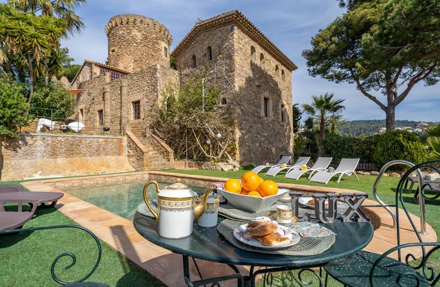Can Xirau Castle, exklusives Anwesen mit Pool und Klimaanlage