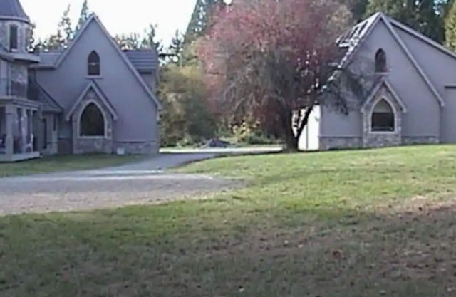 Castle Apt. Redmond / Woodinville, King Queen with AC, WiFi, close to everything