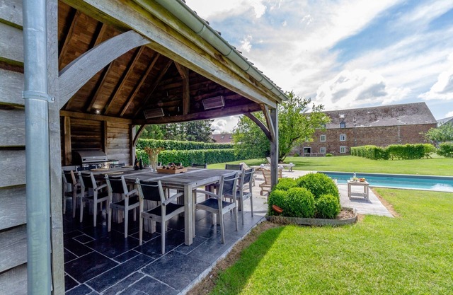 Luxuriöses Ferienhaus mit Pool und Sauna