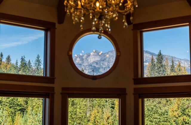Castle in the Mountains! Private country mansion for events, retreats, weddings!