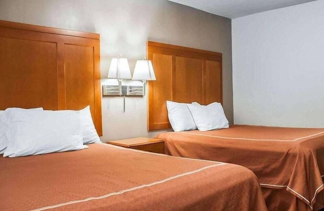 Castle Inn & Suites