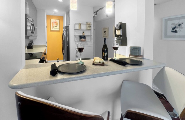 Catalina Crib~ Experience Downtown Wilmington Nightlife, Walk to Concerts