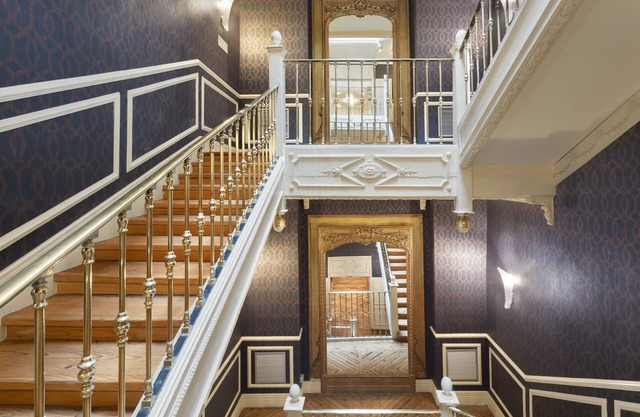 Catalonia Las Cortes Hotel