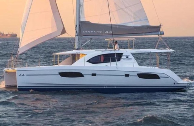 Catamarano Leopard 44 a Bocca di magra