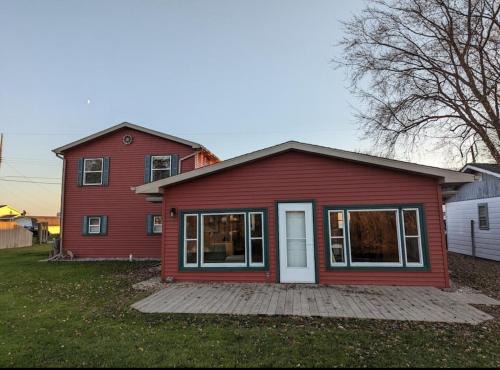 Catch on the Canal - Waterfront Getaway Near Casino, Dining & Entertainment