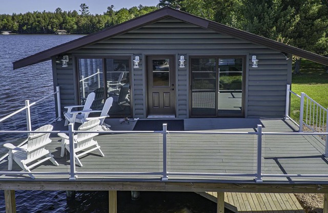 Catfish Lake Boathouse - Facing West/Sandy Frontage, on the water!!