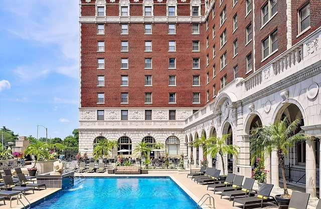 Cathedral Basilica of Saint Louis Tour! Pets Allowed! Pool, Parking & Cinema!