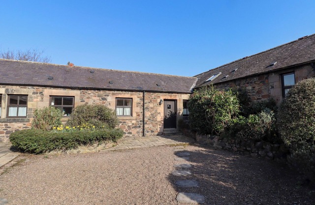CATKIN COTTAGE, pet friendly, character holiday cottage in Wooler