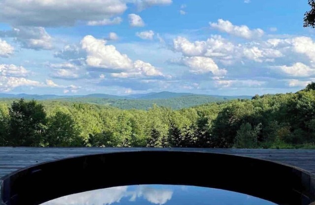 Catskill Barn Apt on 34 acres...stunning views