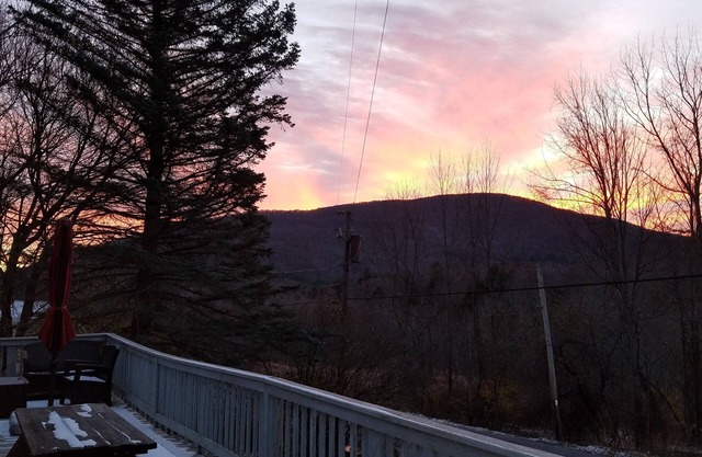 Catskill Mountain Retreat --- Großartige Lage, sehr privat, Hugh Deck, Whirlpool