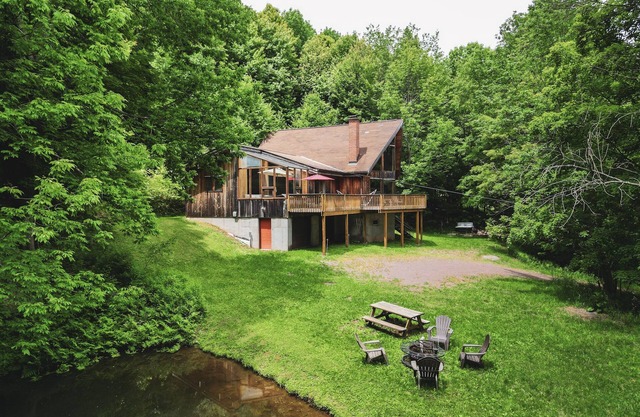 Modernes Chalet mit Whirlpool, Sauna, Spielzimmer und Schwimmteich!