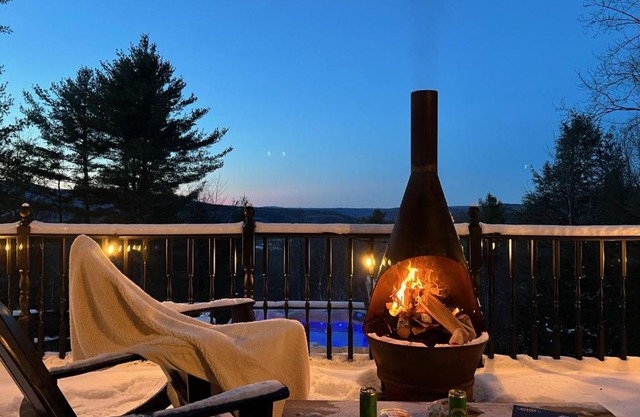 Catskills Cabin: Hot Tub, Firepit, WFH, Ski, Games