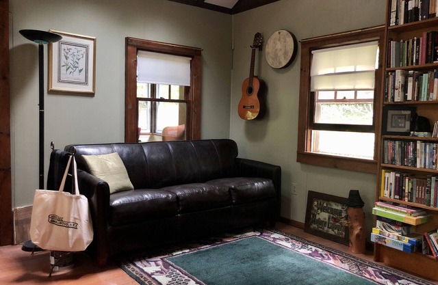 Catskills Cabin located 10 mins to Bethel Woods outdoor music venue!