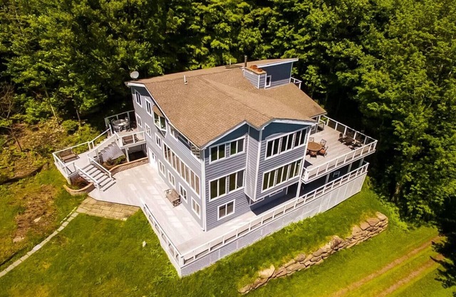 Magnificent Views, Prime Location in the Mountains - Pool Nearby!