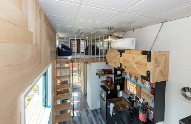 Catskills Old Falls House+Tiny Artist Studio