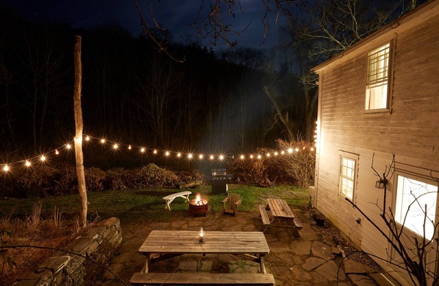 Catskills retreat on 4.5 acres w/ fully stocked kitchen and fire pit—Sleeps 9