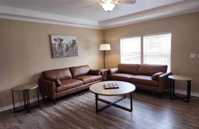 Cattlemens Quarters beautiful ranch setting with fenced yards and a great deck!