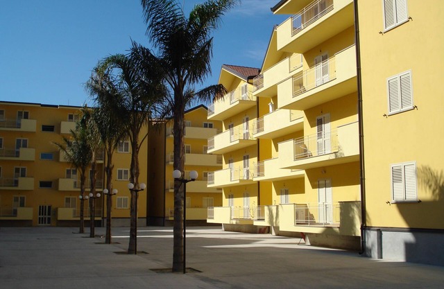Klimatisierter, moderner Gemeinschaftspool in der Nähe des Strandes und der Annehmlichkeiten.
