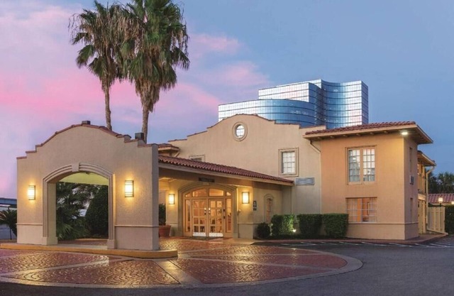 Causeway Inn - Metairie