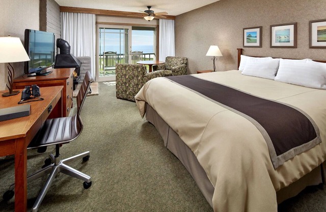 Cavalier Ocean View King Room | Heated Pools, Fire Pits & Steps to Whale Trail