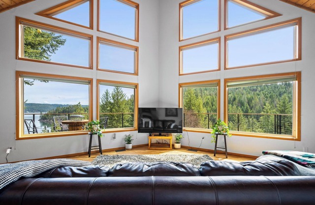 Grand View Cabin | Höhlenbuchtkabine mit privatem Bootsbeleg & Community Beach Park