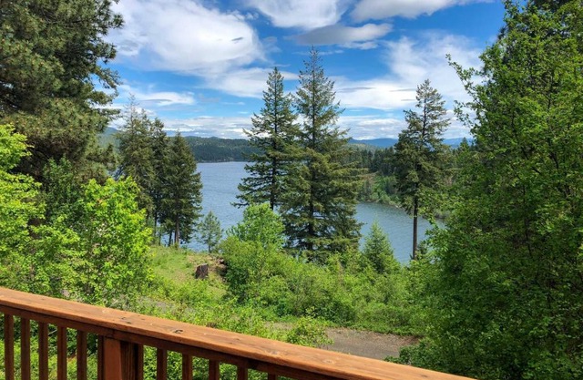 Cave Bay Vacation Rental with Game Room!
