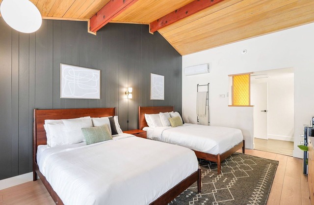 Cave Springs Resort Hotel Room 6 (Visit Mt Shasta)