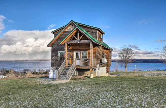 Cozy Cayuga Lake Cabin w/ Views < 1 Mi to Wineries