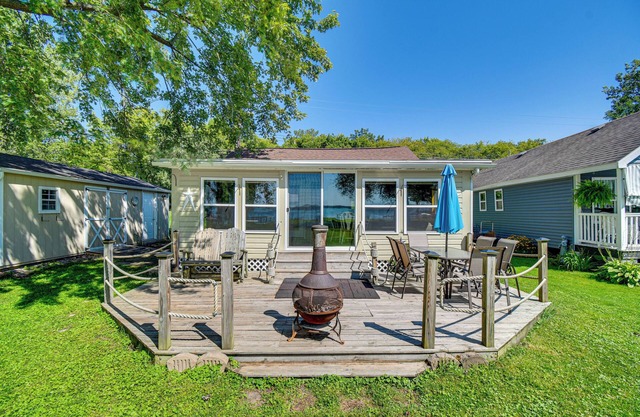 Cayuga Lake Cottage: Private Dock & Deck!