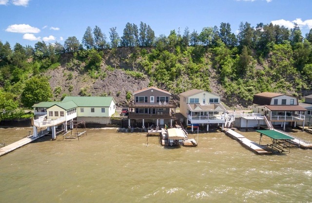 Cayuga Lakeside - Close to Ithaca!