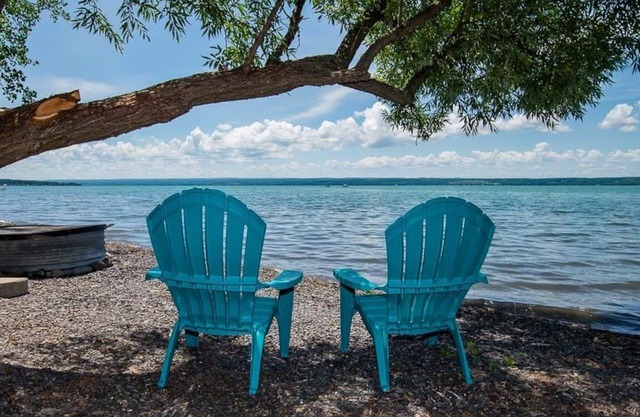 Cayuga Sunshine: Luxury on Cayuga Lake. Close to Aurora!