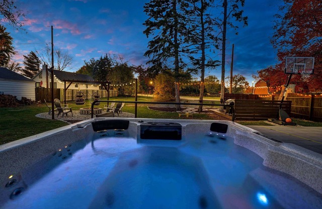 ~CBS Featured~ HUGE HOT TUB|CINEMA|Firepit