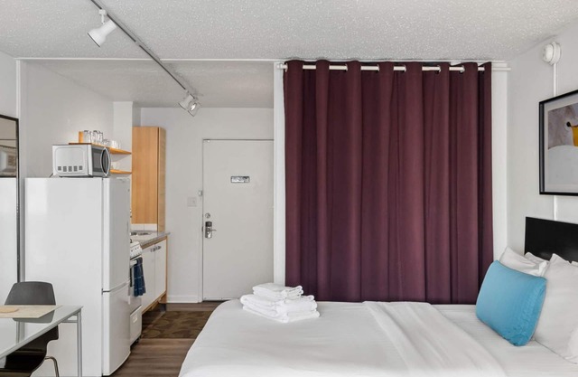 (CCC) Clean, Cozy, Convenient Studio in Buckhead w/Free Parking
