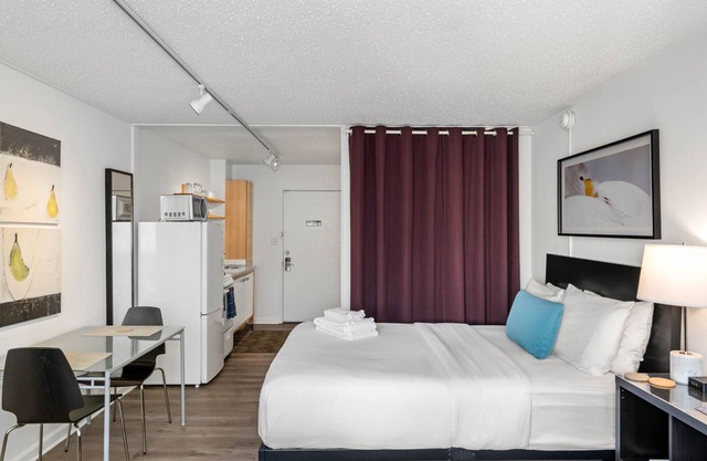 Cool Classic Studio Apartment (H) - Beinhaltet wöchentliche Reinigung mit Wäschewechsel
