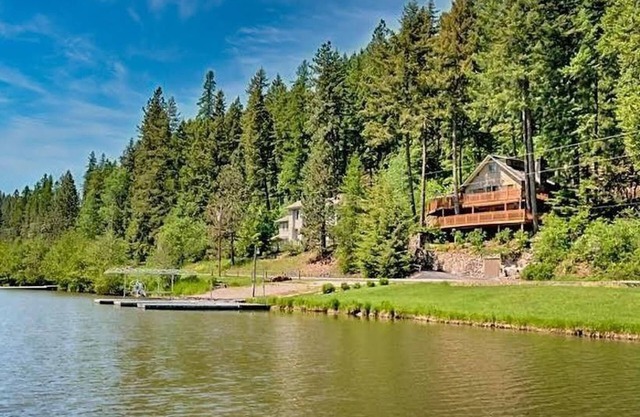 CDA Lakeside House. Includes dock slip, kayaks, & paddle boards