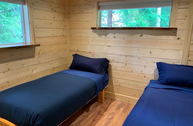 Cedar Cabin - Brand new cabin on large property