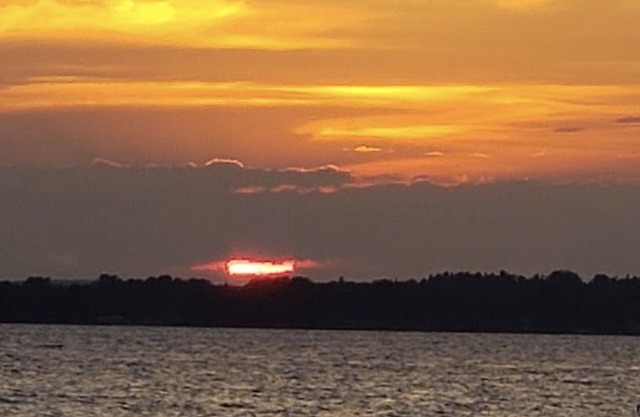 (Cedar Cabin) Cozy 2 Bedroom Cottage - Waterfront - No Pets