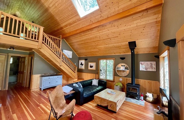 Cedar Cabin on Savary!