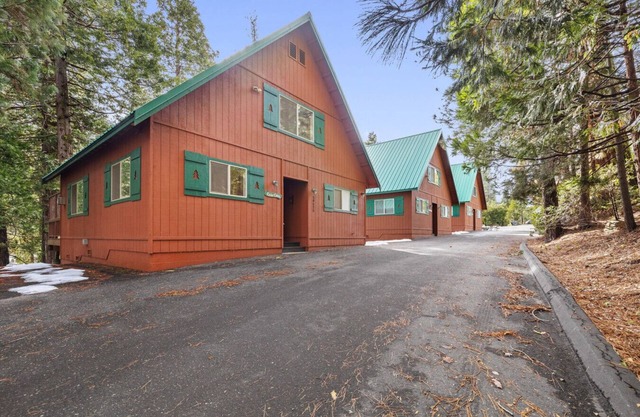 Cedar Cabin Riverfront Retreat with Deck & Breathtaking Views