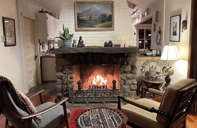 Wie auf HGTV gesehen House Hunters & NY Times- Woodstock Cedar Cottage + Whirlpool