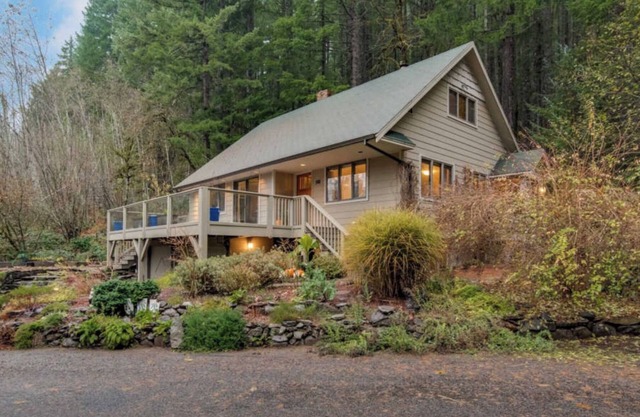 Wanderparadies! Bewaldetes 3br Haus auf 5 Morgen im National Forest am Creek.