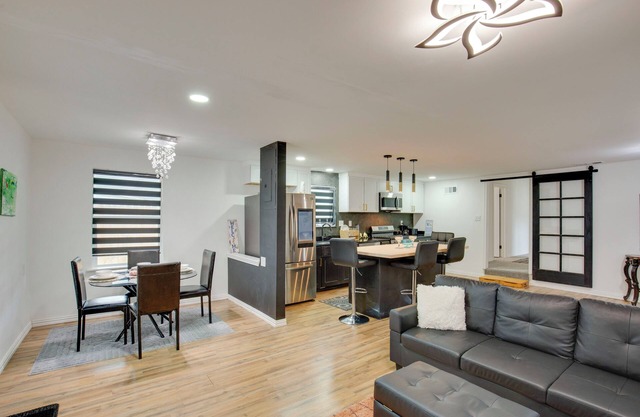 Cedar Hill Home w/ Fenced Patio, Grill & Foosball!
