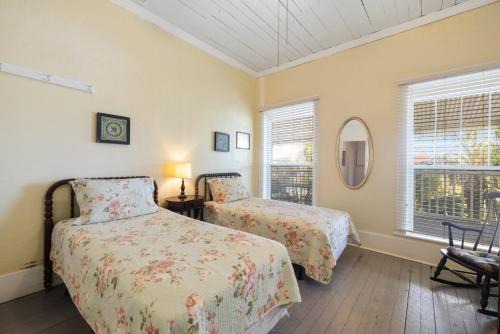 Cedar Keys Island Hotel in downtown